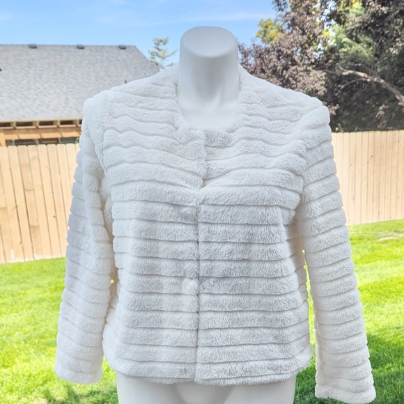 Knapp Studio Jackets & Blazers - Chic White Teddy Jacket